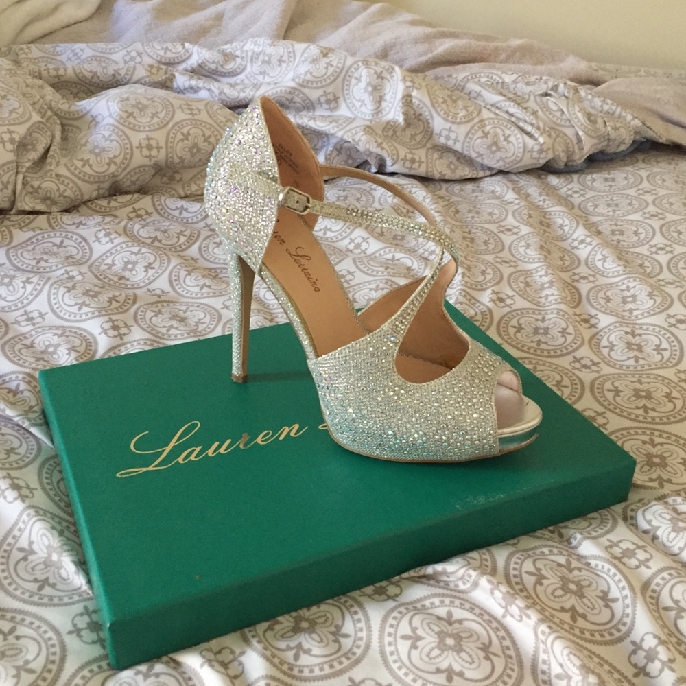 Sparkly, silver cross strap open-toe pumps